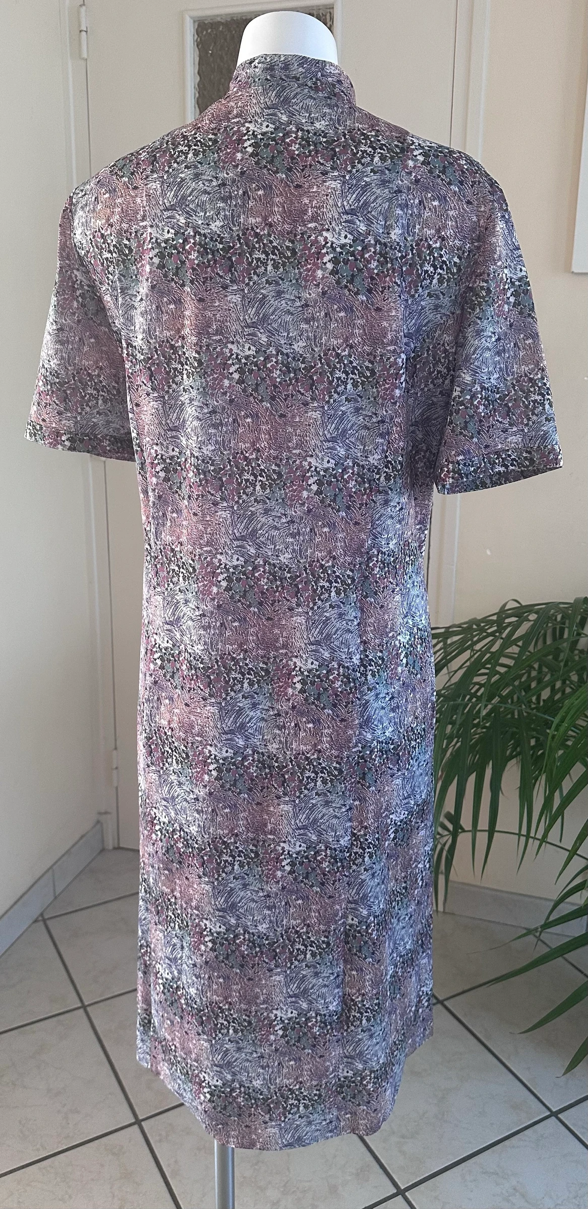 Robe Vintage Imprimée Verde e Roxa T42/44 – Botões de Bijuteria Verde e Dourado – photo 8